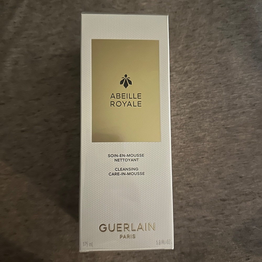 ABEILLE ROYALE
CLEANSING CARE-IN-MOUSSE